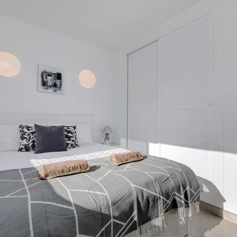 019 Stylish 3 Bed Ibensa Square Apt, near Beach & Bars - Apartamento de 3 dormitorios - 8