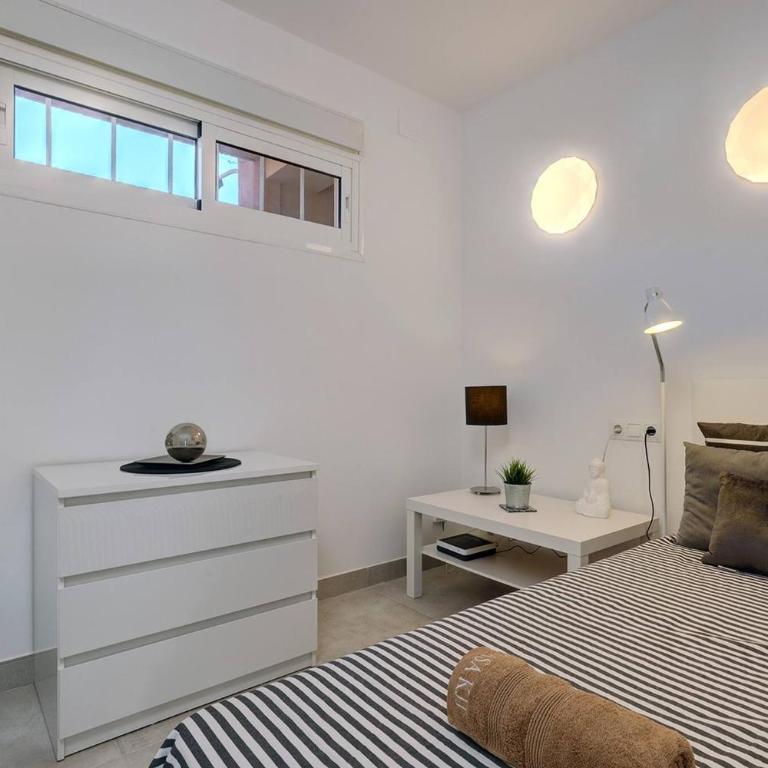 019 Stylish 3 Bed Ibensa Square Apt, near Beach & Bars - Apartamento de 3 dormitorios - 25