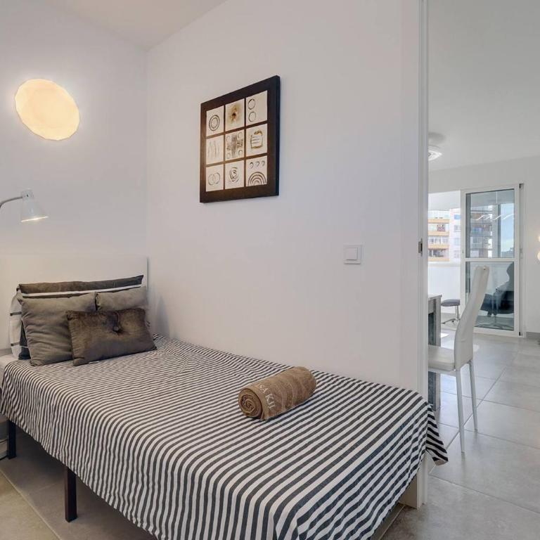 019 Stylish 3 Bed Ibensa Square Apt, near Beach & Bars - Apartamento de 3 dormitorios - 26