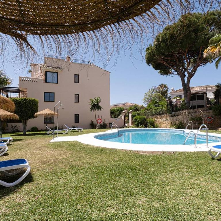 Santa Maria Elviria Golf Penthouse With Large Private Terrace and Sea Views -029 - Three-Bedroom Apartment - 19