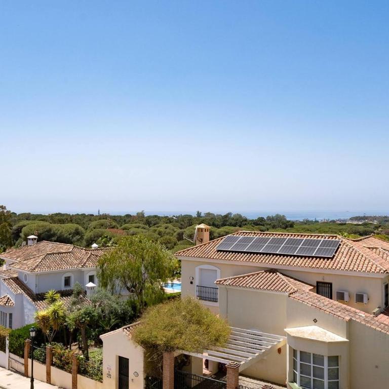 Santa Maria Elviria Golf Penthouse With Large Private Terrace and Sea Views -029 - Three-Bedroom Apartment - 22