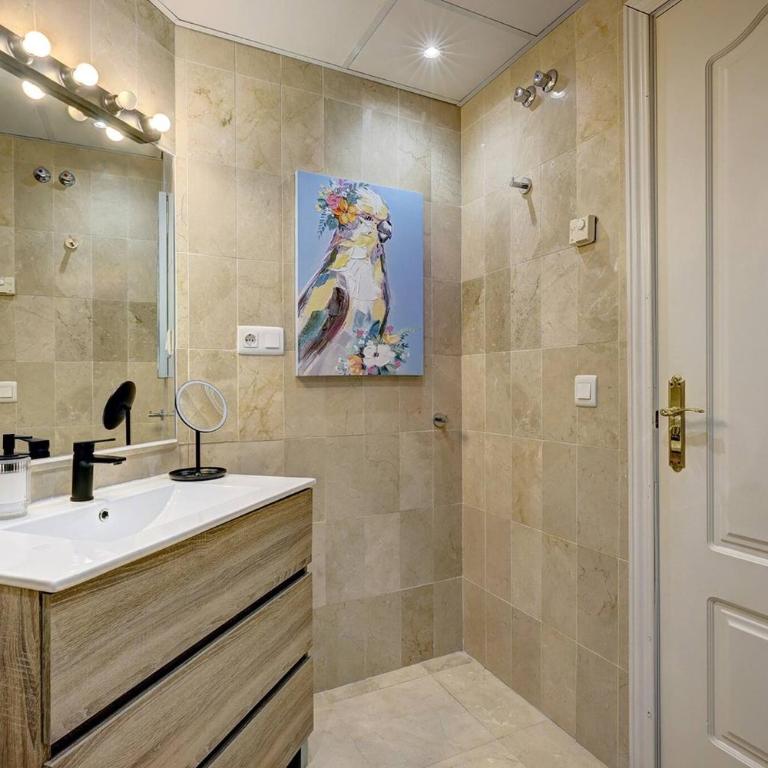 Santa Maria Elviria Golf Penthouse With Large Private Terrace and Sea Views -029 - Three-Bedroom Apartment - 43