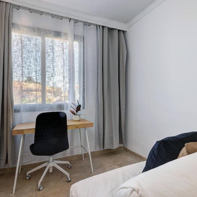 Santa Maria Elviria Golf Penthouse With Large Private Terrace and Sea Views -029 - Three-Bedroom Apartment - 45