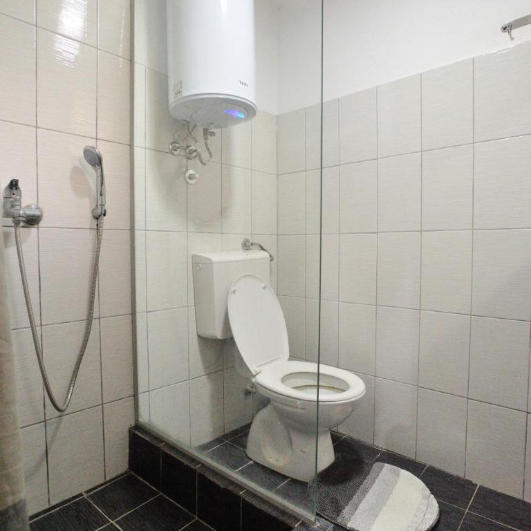 Hostel David - Bed in 8-Bed Mixed Dormitory Room - 6