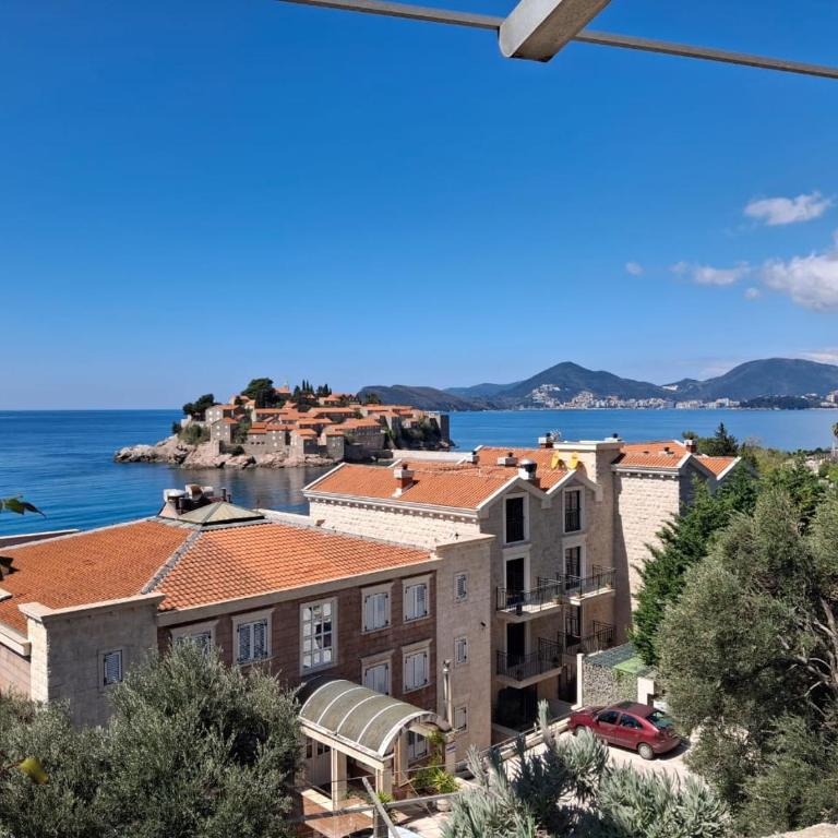 Sveti Stefan Family Apartments - Apartman sa 2 Spavaće Sobe, Terasom i Pogledom na More - 1