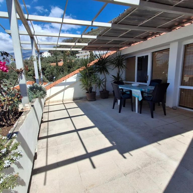 Sveti Stefan Family Apartments - Apartman sa 2 Spavaće Sobe, Terasom i Pogledom na More - 8
