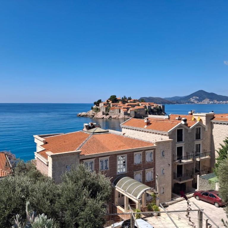Sveti Stefan Family Apartments - Apartman sa 2 Spavaće Sobe, Terasom i Pogledom na More - 12