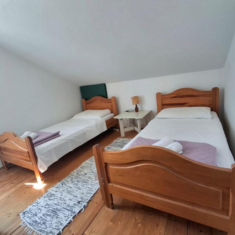 Sveti Stefan Family Apartments - Apartman sa 2 Spavaće Sobe, Terasom i Pogledom na More - 14