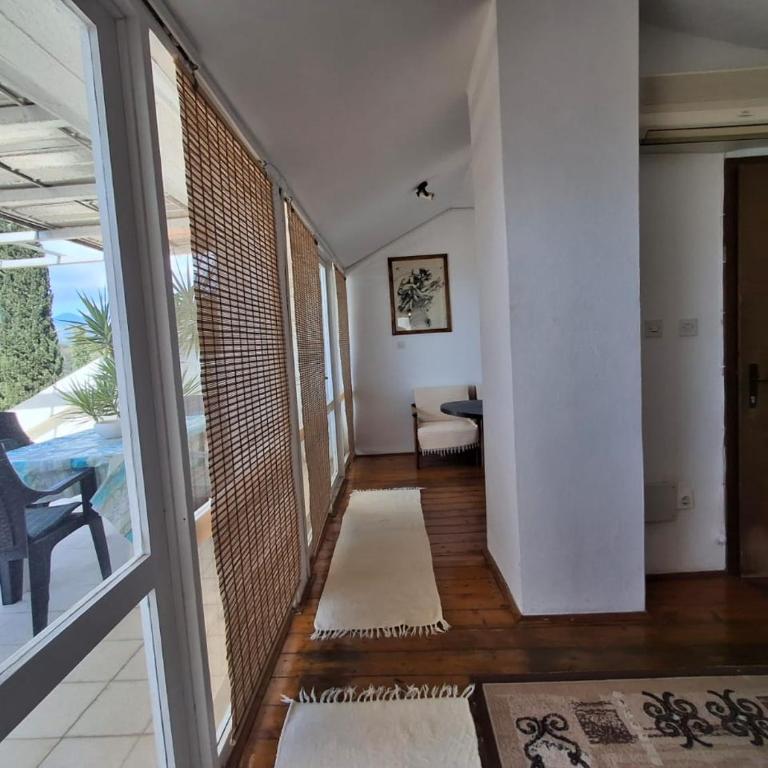 Sveti Stefan Family Apartments - Apartman sa 2 Spavaće Sobe, Terasom i Pogledom na More - 17