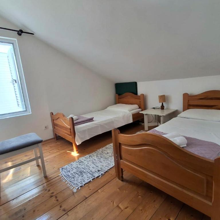 Sveti Stefan Family Apartments - Apartman sa 2 Spavaće Sobe, Terasom i Pogledom na More - 16