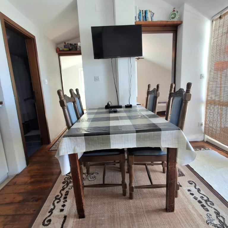 Sveti Stefan Family Apartments - Apartman sa 2 Spavaće Sobe, Terasom i Pogledom na More - 19