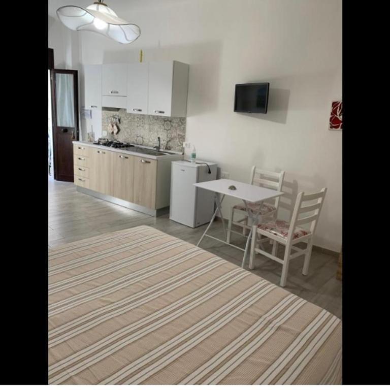 Brezza di mare - Camera Matrimoniale con Bagno Privato - 7