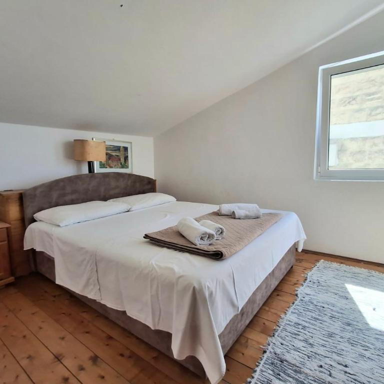 Sveti Stefan Family Apartments - Apartman sa 2 Spavaće Sobe, Terasom i Pogledom na More - 26