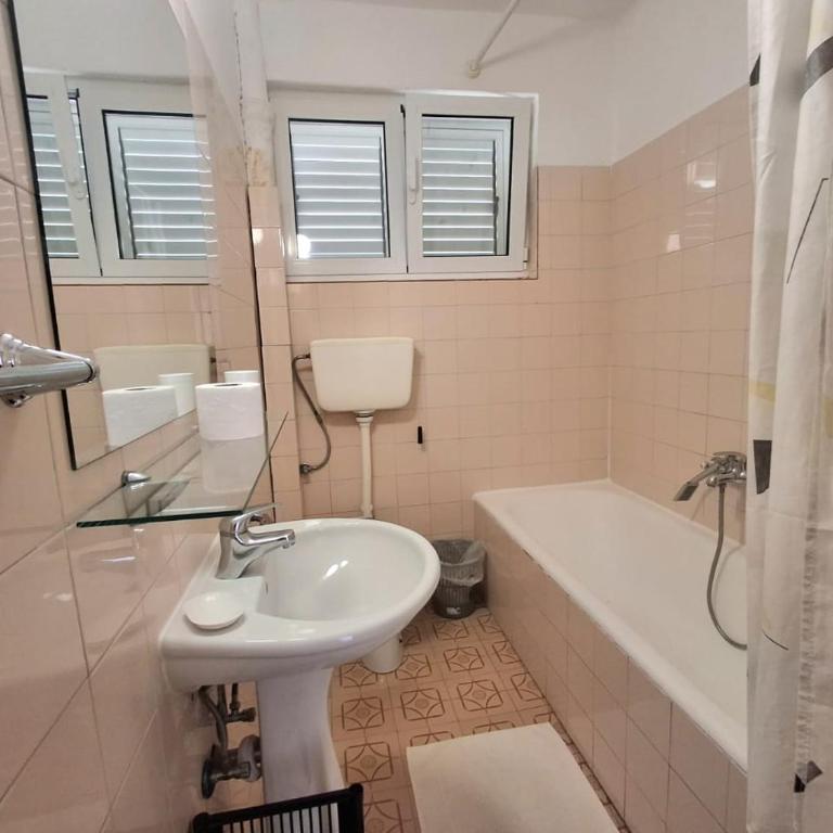 Sveti Stefan Family Apartments - Klasičan Apartman - 19