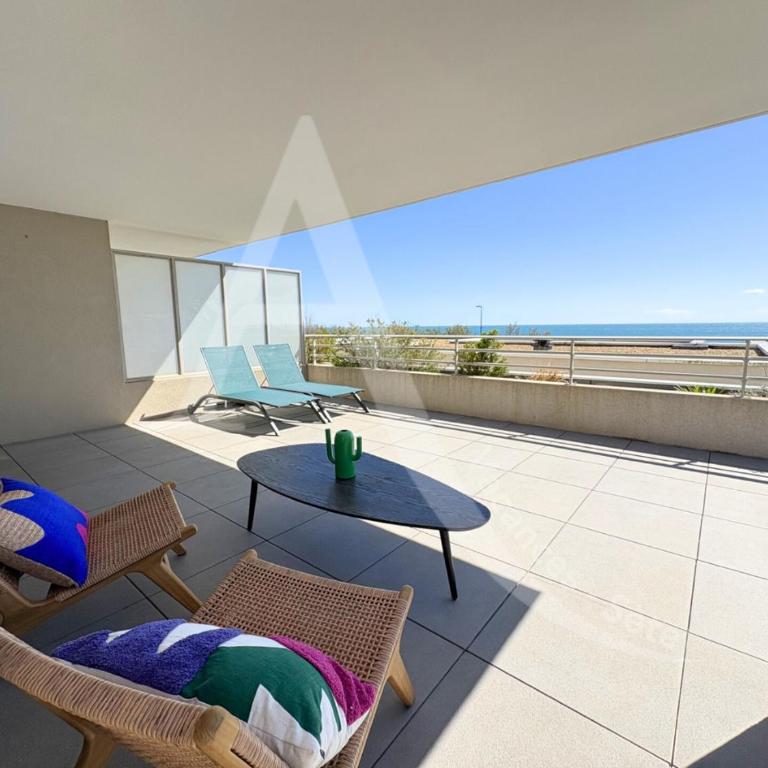 FRONT DE MER 98 M², 3 CHAMBRES, TERRASSE 90 M² - Appartement 3 Chambres - 14