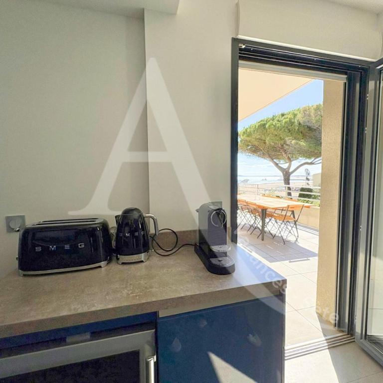 FRONT DE MER 98 M², 3 CHAMBRES, TERRASSE 90 M² - Appartement 3 Chambres - 11