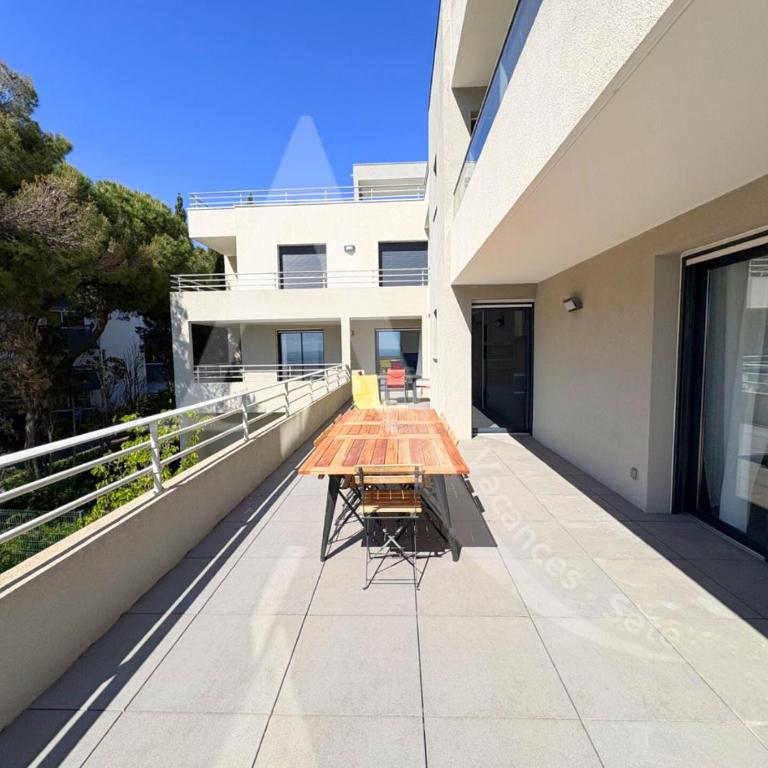 FRONT DE MER 98 M², 3 CHAMBRES, TERRASSE 90 M² - Appartement 3 Chambres - 27