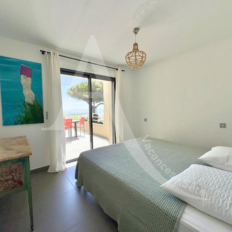FRONT DE MER 98 M², 3 CHAMBRES, TERRASSE 90 M² - Appartement 3 Chambres - 16