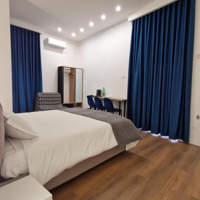 B&B City Center - Family Suite with Balcony - 1