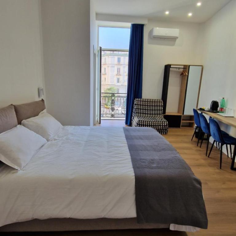 B&B City Center - Family Suite with Balcony - 12