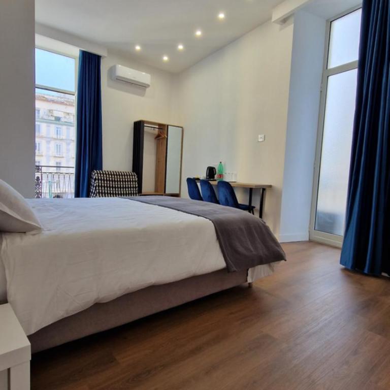 B&B City Center - Family Suite with Balcony - 14