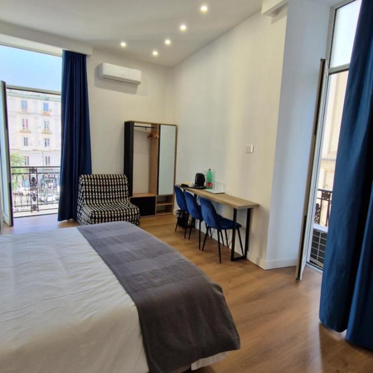 B&B City Center - Family Suite with Balcony - 15