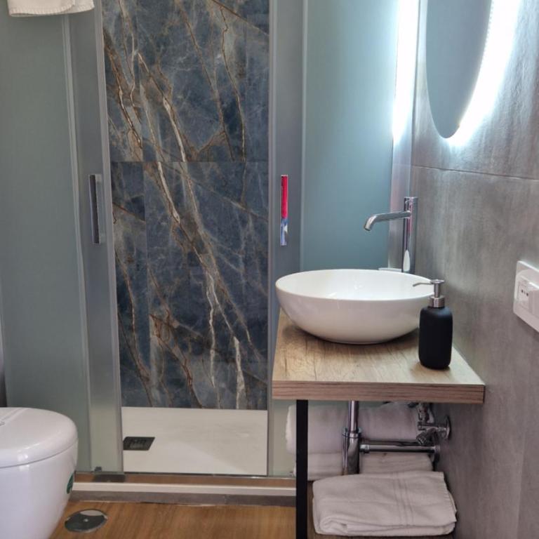 B&B City Center - Family Suite with Balcony - 18