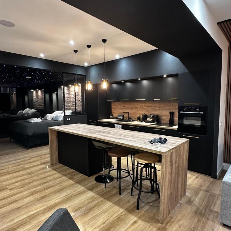 loft room38 - Chambre Lit King-Size avec Baignoire Spa - 4