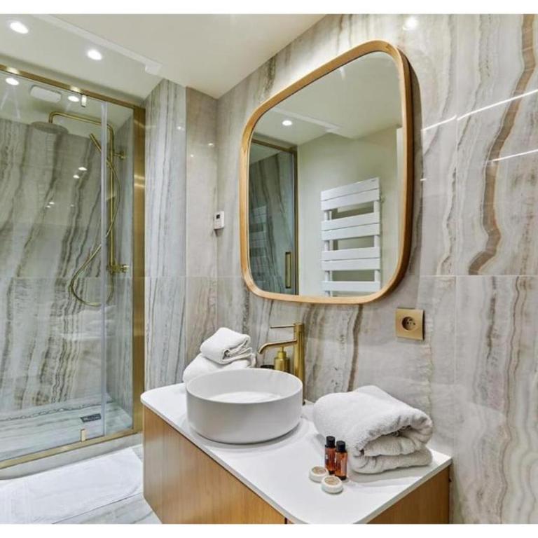 Apartment Le Marais place des Vosges by Studio prestige - Two-Bedroom Apartment - 29