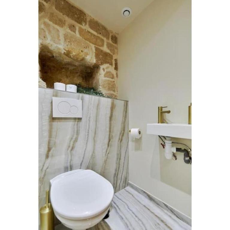 Apartment Le Marais place des Vosges by Studio prestige - Two-Bedroom Apartment - 27