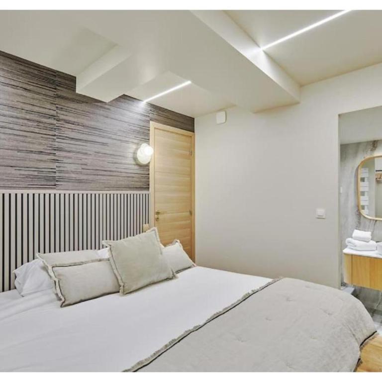 Apartment Le Marais place des Vosges by Studio prestige - Two-Bedroom Apartment - 16