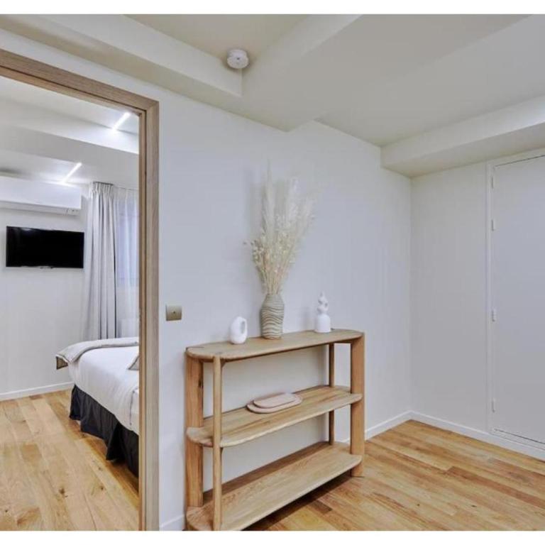 Apartment Le Marais place des Vosges by Studio prestige - Two-Bedroom Apartment - 17