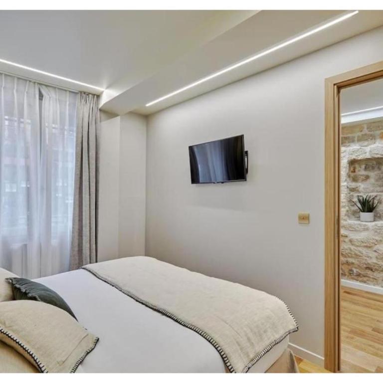 Apartment Le Marais place des Vosges by Studio prestige - Two-Bedroom Apartment - 19
