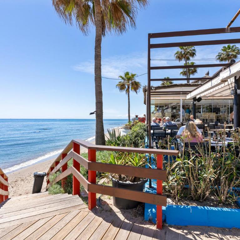 Beachfront Calahonda apt by Costarentals - Ref 89 - Apartamento - 20