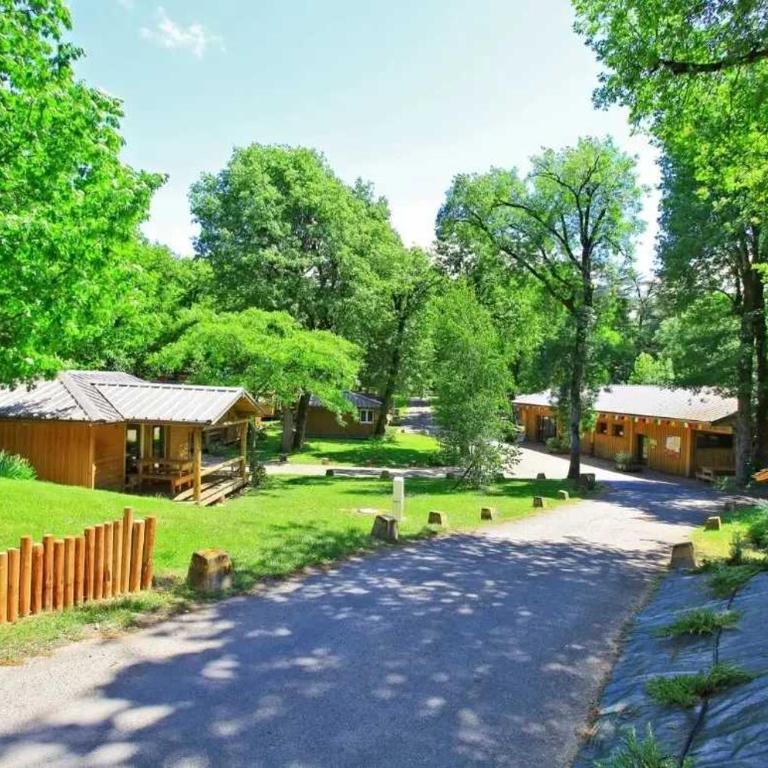 ZEcamping 4 étoiles familial hammam bain à remous et sauna - Three-Bedroom House - 10