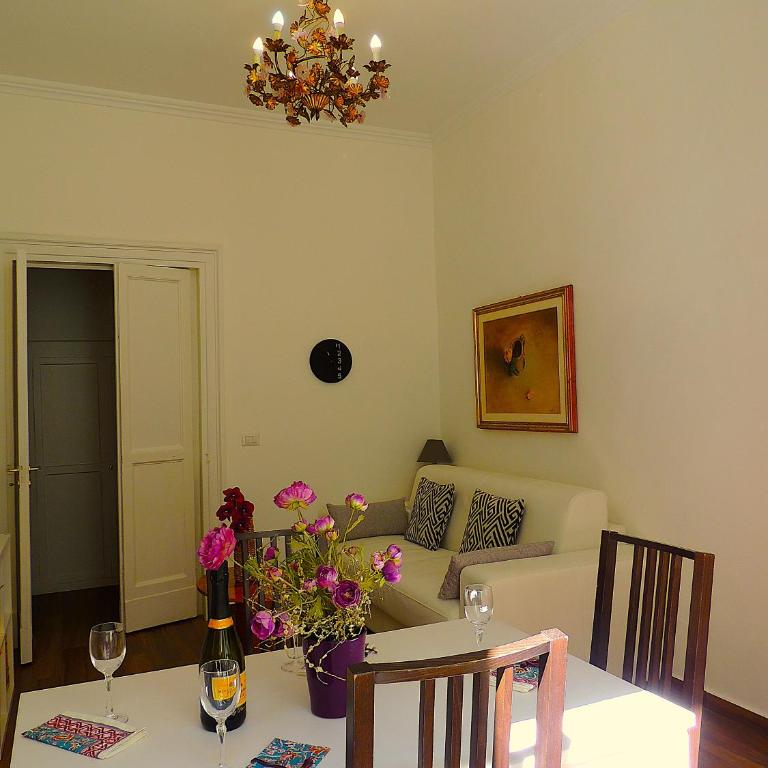 Palace Apartments Central Catania - Appartamento Deluxe con 2 Camere da Letto e Balcone - 31