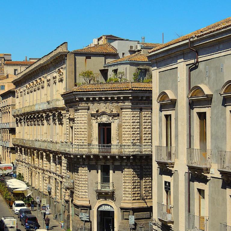 Palace Apartments Central Catania - Appartamento Deluxe con 2 Camere da Letto e Balcone - 35