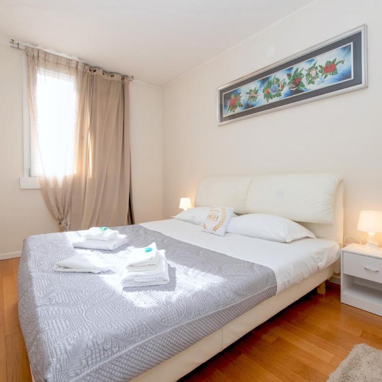 MGH Luxury - Residenza La Perla Peschiera Lakefront - Apartment with Lake View - 11