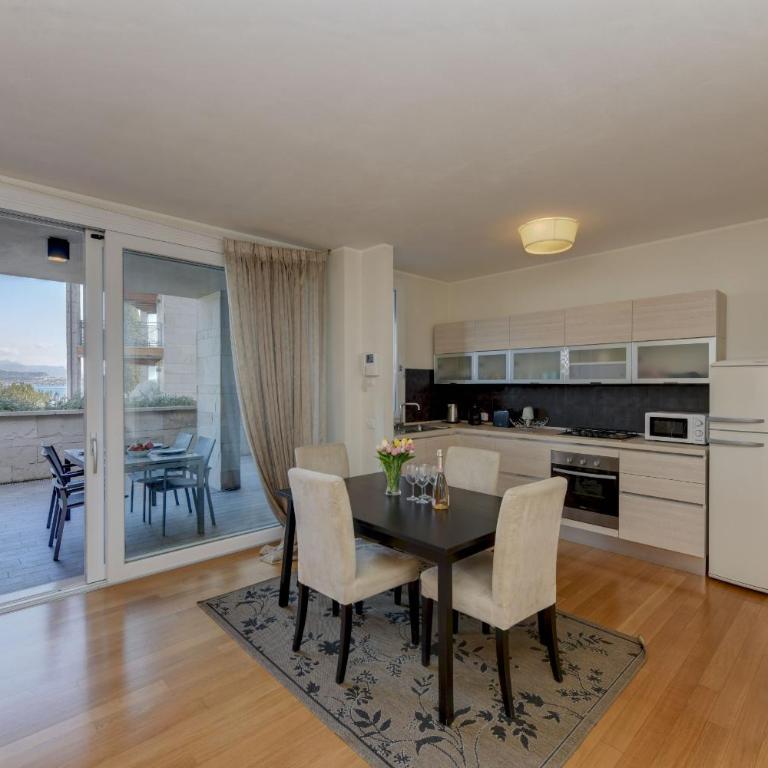 MGH Luxury - Residenza La Perla Peschiera Lakefront - Apartment with Lake View - 14