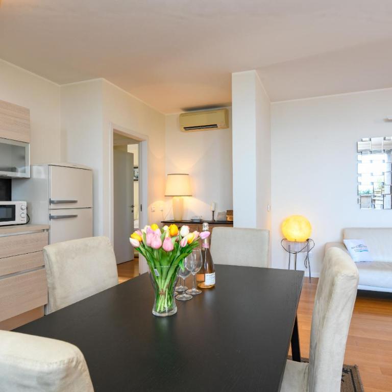 MGH Luxury - Residenza La Perla Peschiera Lakefront - Apartment with Lake View - 16
