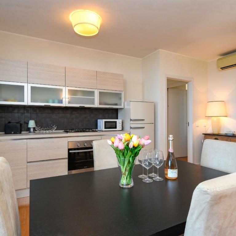 MGH Luxury - Residenza La Perla Peschiera Lakefront - Apartment with Lake View - 20