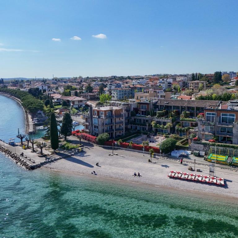 MGH Luxury - Residenza La Perla Peschiera Lakefront - Apartment with Lake View - 29