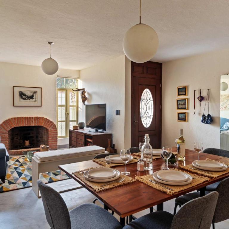 Quiet and Cozy Home with Great Location - Vacation Home - 2