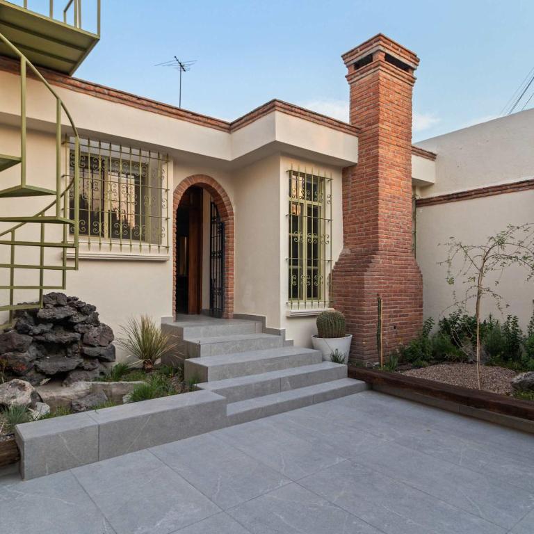 Quiet and Cozy Home with Great Location - Vacation Home - 1