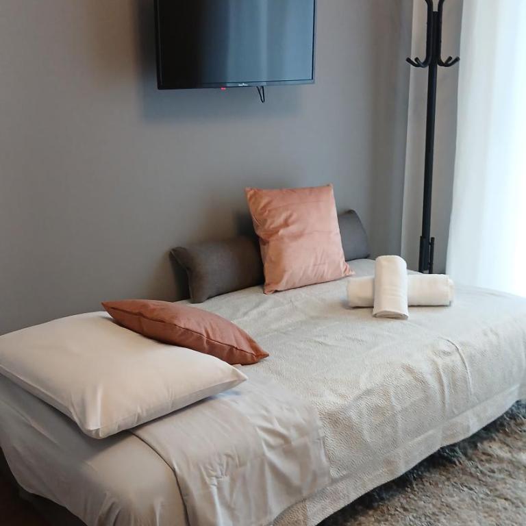 Central View 2 - One-Bedroom Apartment - 12