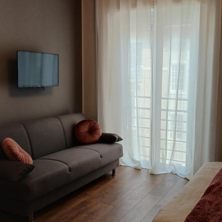 Central View 2 - One-Bedroom Apartment - 14