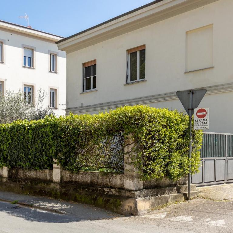GuestHost - Station Oasis with Parking and Garden - Two-Bedroom Apartment - 23