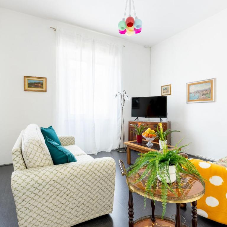 GuestHost - Station Oasis with Parking and Garden - Two-Bedroom Apartment - 4