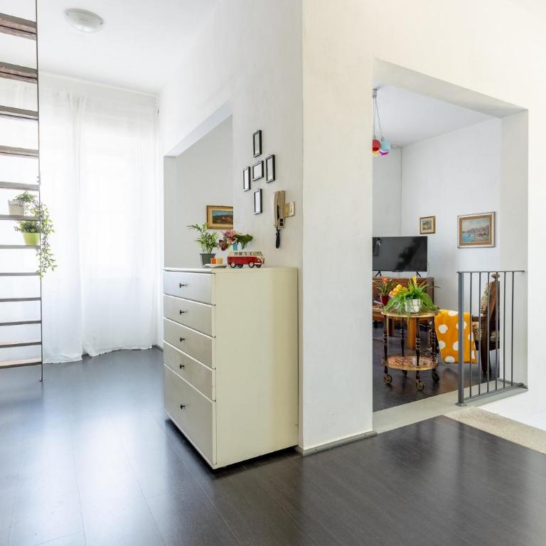 GuestHost - Station Oasis with Parking and Garden - Two-Bedroom Apartment - 8