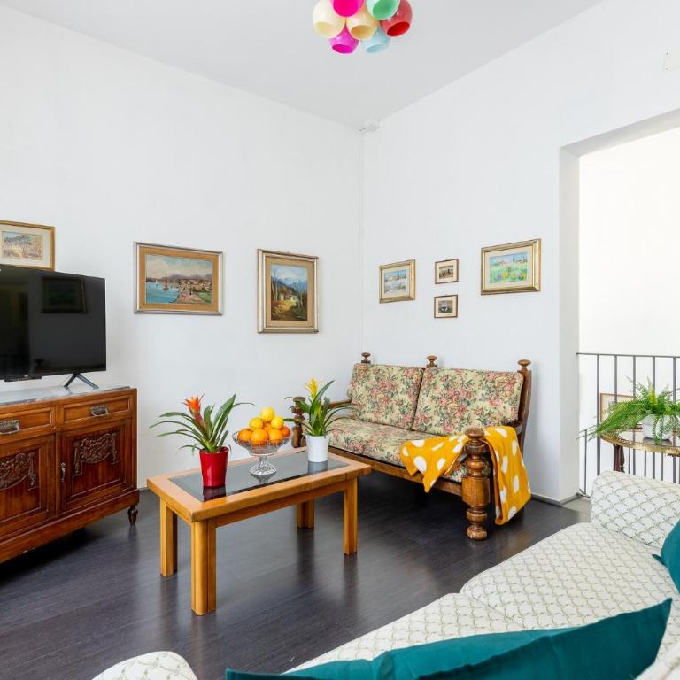 GuestHost - Station Oasis with Parking and Garden - Two-Bedroom Apartment - 3